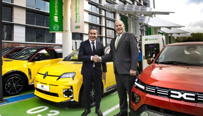 Josep María Recasens, presidente y director general de Renault Group Iberia y Mario Ruiz-Tagle, CEO de Iberdrola España