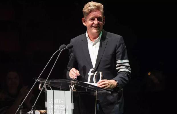 Wayne Griffiths, CEO de Seat y Cupra con el premio Empresa Cultura de la Fundació Catalunya Cultura