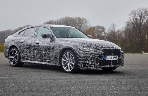 El nuevo BMW i4 inicia la cuenta atrás para su debut