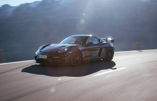 El Porsche 718 Cayman GT4 RS demuestra su potencial en la fase final de pruebas