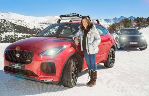 Tamara Falcó pone a prueba su Jaguar E-PACE sobre nieve