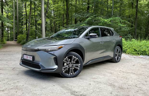Toyota entra con fuerza en el mercado eléctrico con el SUV bZ4x, disponible solo con renting