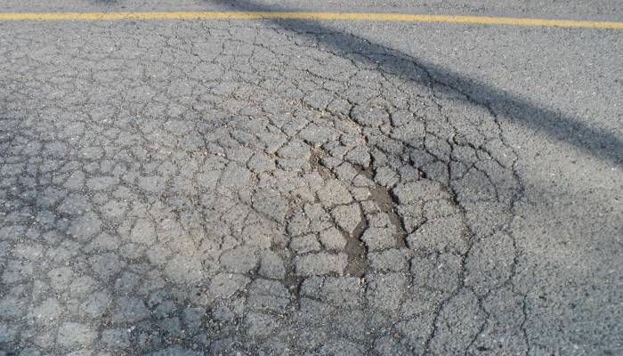 Muchas carreteras españolas sufren esta denominada piel de cocodrilo