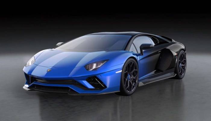 Lamborghini se despide de la combustión subastando el último Aventador V12 y un NFT a escala real del coche