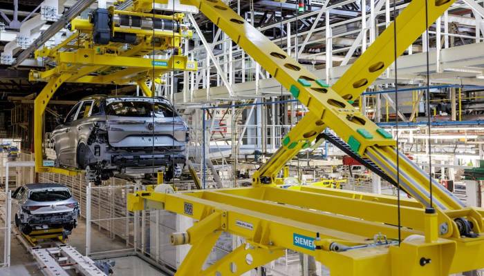 Proceso se producción del nuevo Renault Asutral en la factoria de Villamuriel (Palencia).