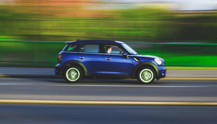 Qué es la frenada regenerativa del coche y cómo funciona