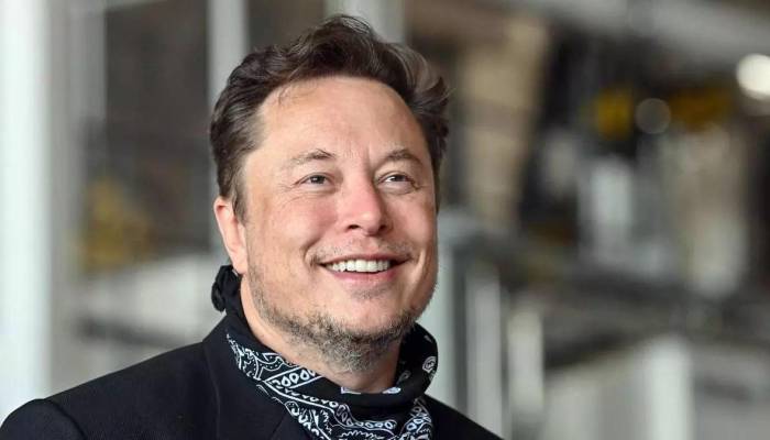 Elon Musk pone fecha a la llegada del robot humanoide a tu hogar