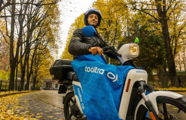 $!Las motos de Cooltra equipan en invierno una manta térmica que protege del frío