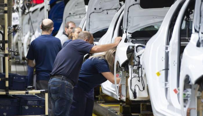 El Peugeot ‘e-208’ empieza a rodar por las líneas de Stellantis Figueruelas