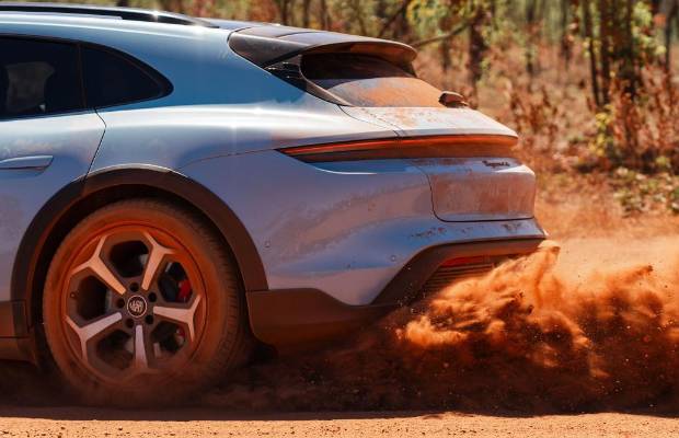 $!Porsche Taycan 4S Cross Turismo