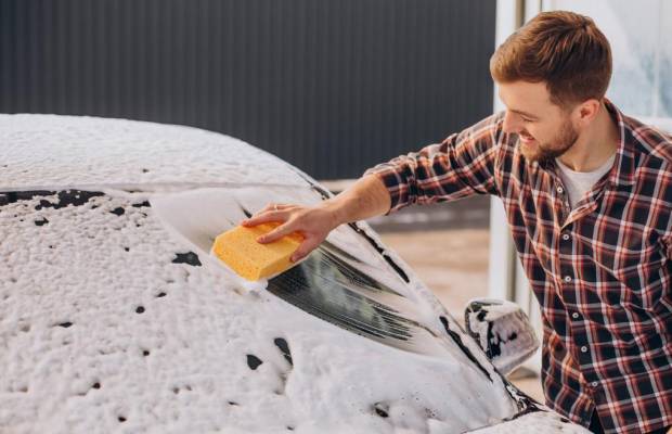 Los diez errores que no debes cometer al lavar el coche