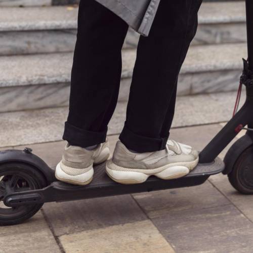 Los patines eléctricos tienen normas viales que se deben cumplir