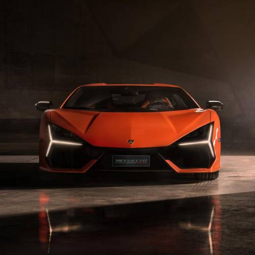 Lamborghini entra en la era de la electrificación con el Revuelto