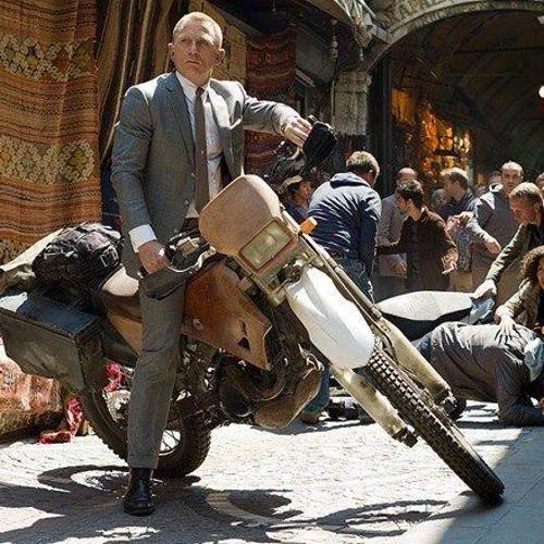 James Bond con su Honda CRF 250 en la escena inicial de ‘Skyfall’