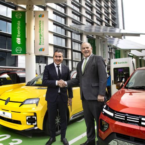 Josep María Recasens, presidente y director general de Renault Group Iberia y Mario Ruiz-Tagle, CEO de Iberdrola España