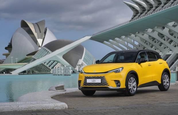 El Lexus LBX en la Ciudad de las Artes y las Ciencias de Valencia