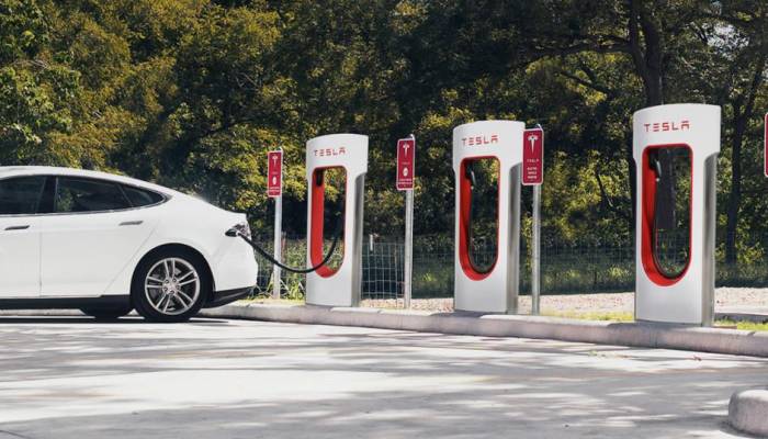 Tesla advierte que hay un truco viral que es bastante peligroso