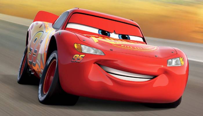 Rayo McQueen es de los coches más famosos y está basado en una serie de vehículos diferentes