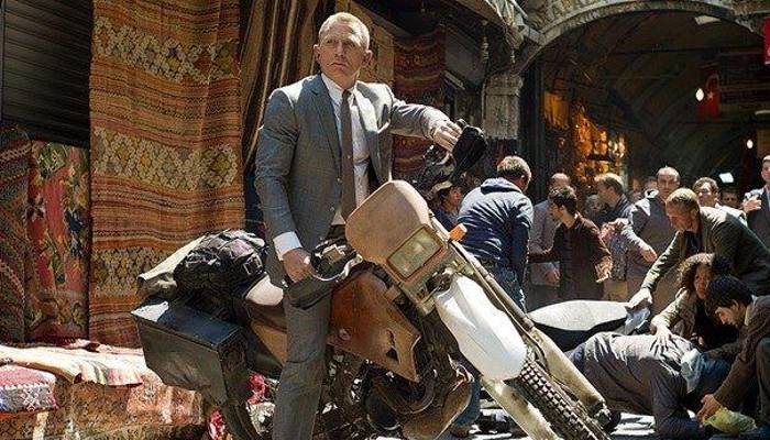 James Bond con su Honda CRF 250 en la escena inicial de ‘Skyfall’