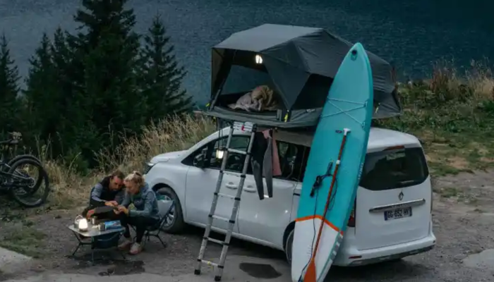 Un accesorio de Decathlon convierte cualquier coche en una camper de forma barata y en unos minutos