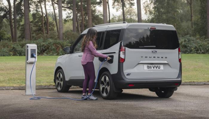 Nuevo Ford E-Tourneo Courier: el compañero eléctrico perfecto para la vida moderna