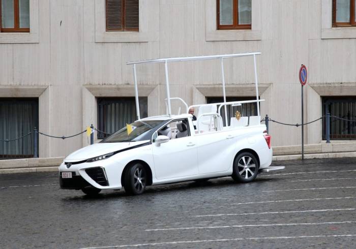 Así es el nuevo papamóvil de pila de combustible de hidrógeno para el Papa Francisco