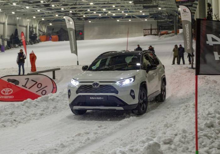 Toyota RAV4 2019 con el sistema hybrid AWD-i