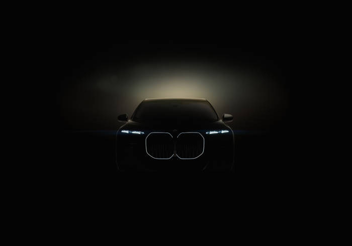 BMW anticipa los primeros detalles, y la pantalla de cine, del nuevo eléctrico i7