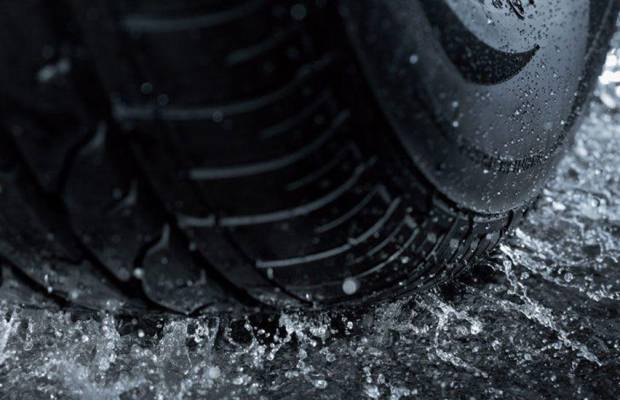 $!El aquaplaning se produce cuando el neumático pierde el contacto con el afalto.
