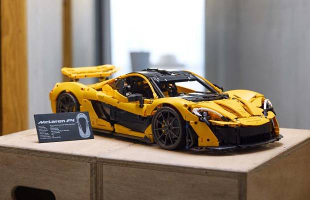 Lego Technic se supera con el icónico McLaren P1 a escala 1:8