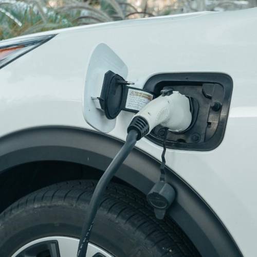 Las ventas de coches electrificados subieron un 6% en el primer cuatrimestre de 2024