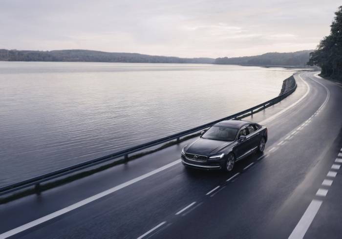 Volvo limita la velocidad máxima de todos sus vehículos a 180 km/h