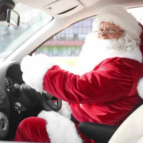 ¿Cuánto tardaría Papá Noel en repartir los regalos si fuese en coche?