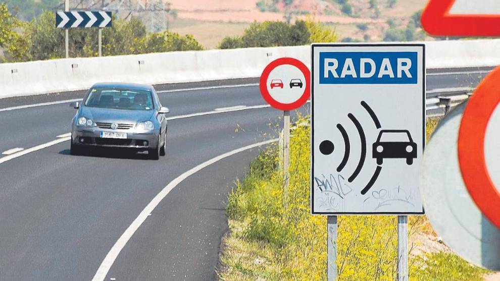 Un vecino de Francia ha sorprendido con un radar falso en una calle de su pueblo