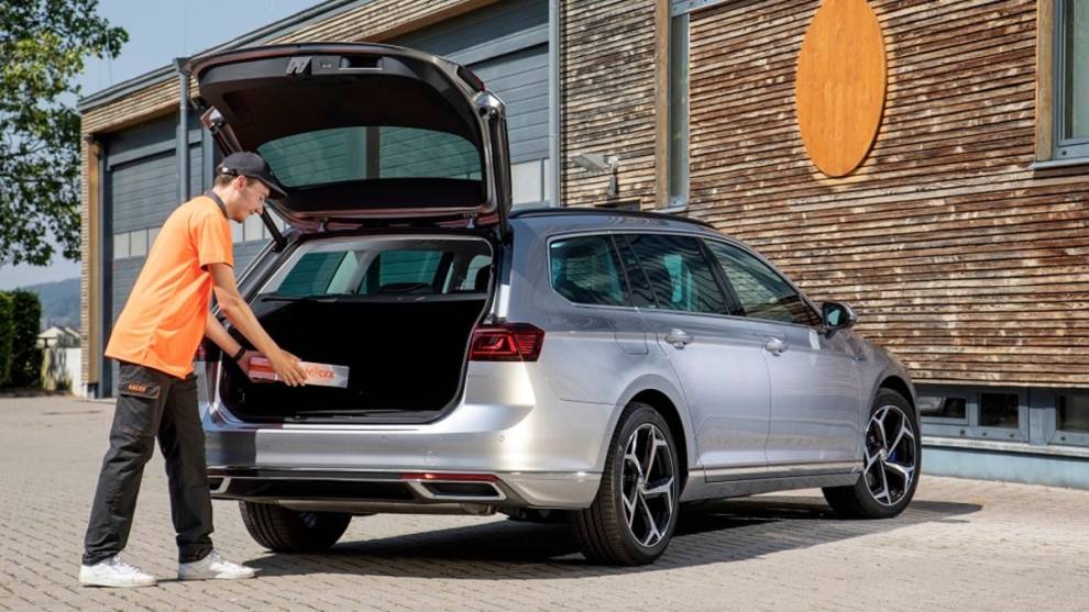 Así es el nuevo servicio de entrega de paquetes en el maletero del coche de Volkswagen