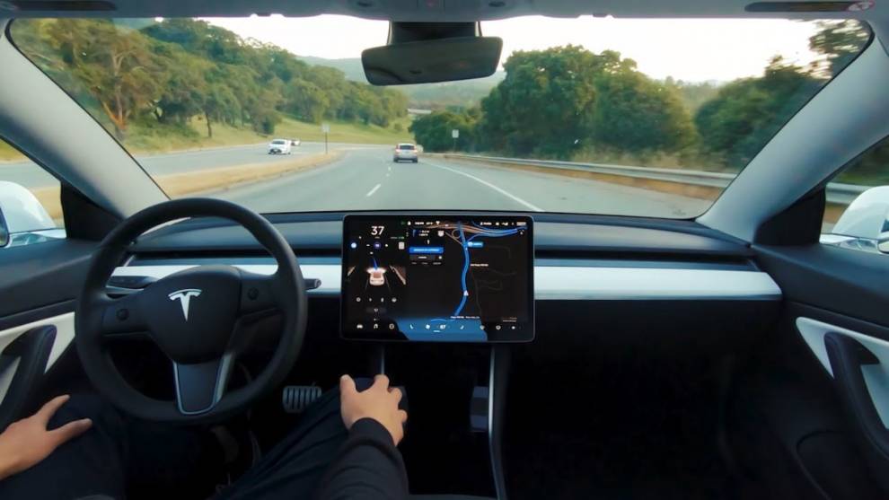Vive la conducción autónoma de Tesla en primera persona