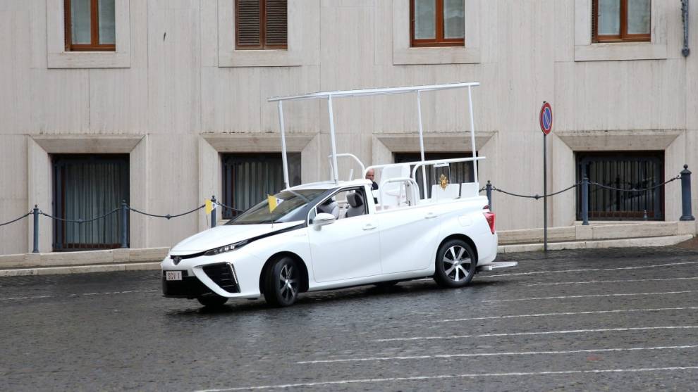 Así es el nuevo papamóvil de pila de combustible de hidrógeno para el Papa Francisco