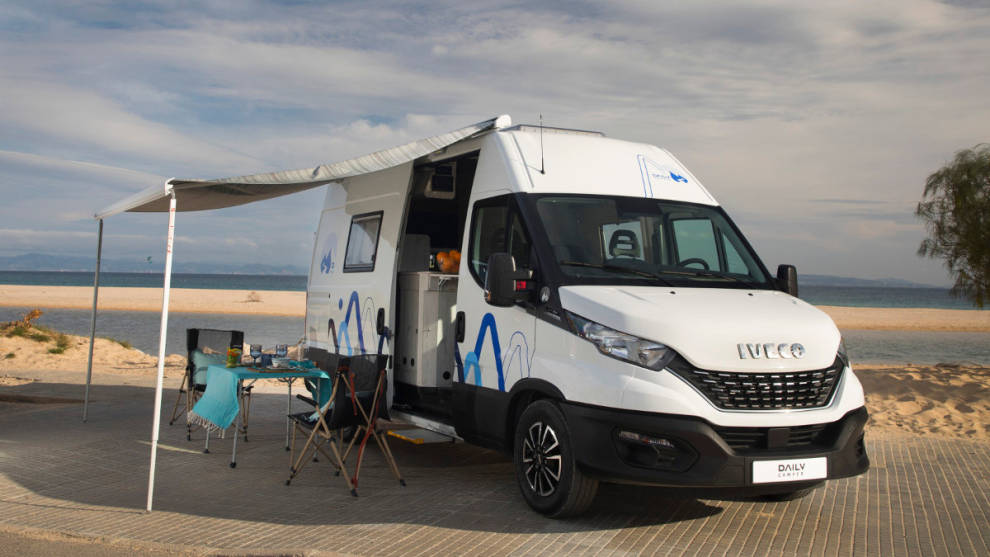 Iveco Daily Camper 2021: la furgoneta camper con baño, cocina y dormitorio  para 4 ya tiene