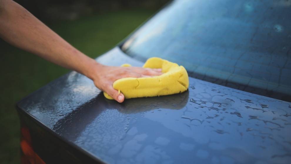 Claves y consejos para limpiar el exterior del coche de forma rápida y completa