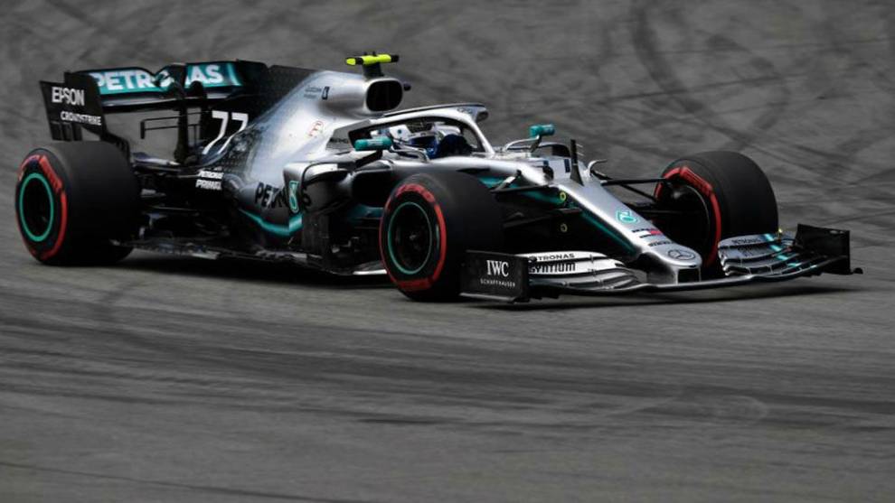 ¿Cuál es el récord del circuito de Montmeló y qué piloto lo tiene?
