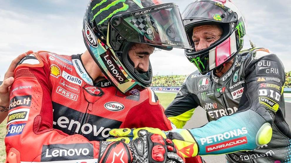 Rossi da el relevo a Bagnaia
