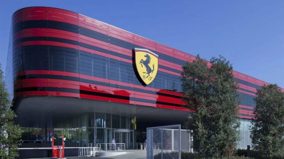 Un mes para descubrir el Ferrari de Sainz y Leclerc
