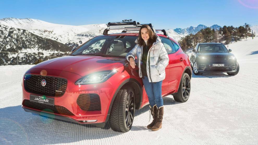 Tamara Falcó pone a prueba su Jaguar E-PACE sobre nieve