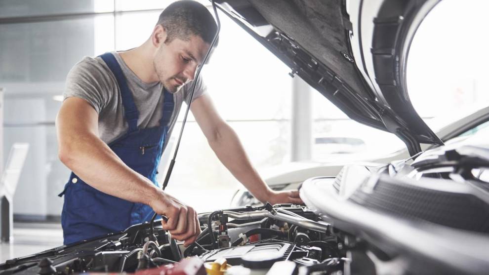 Ocho razones por las que poner a punto el coche antes de las vacaciones