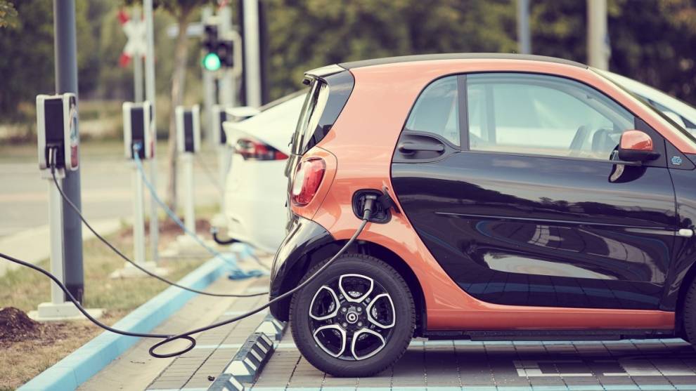 ¿Los coches eléctricos tienen que pasar la misma ITV que los coches de combustión?