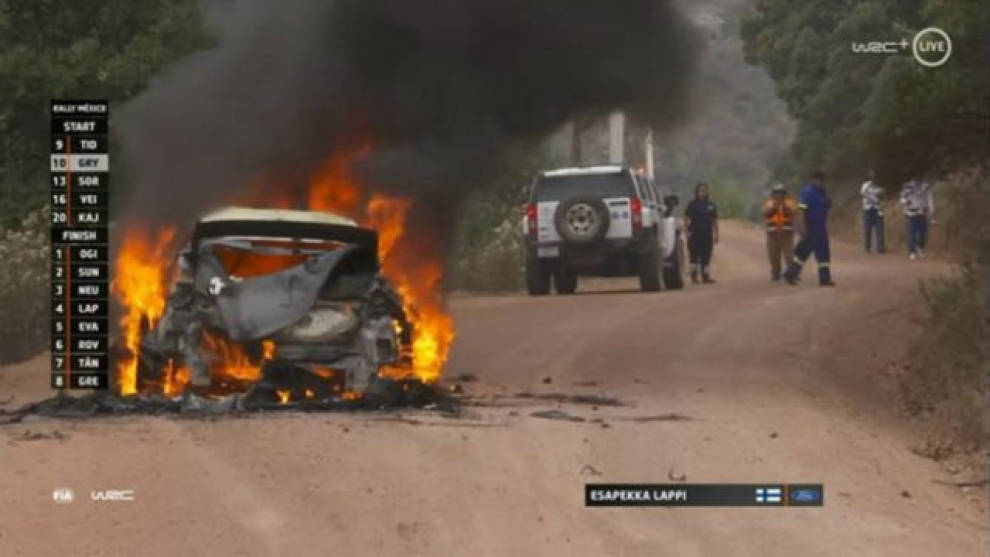 El coche de Lappi arde por completo en el Rally de México