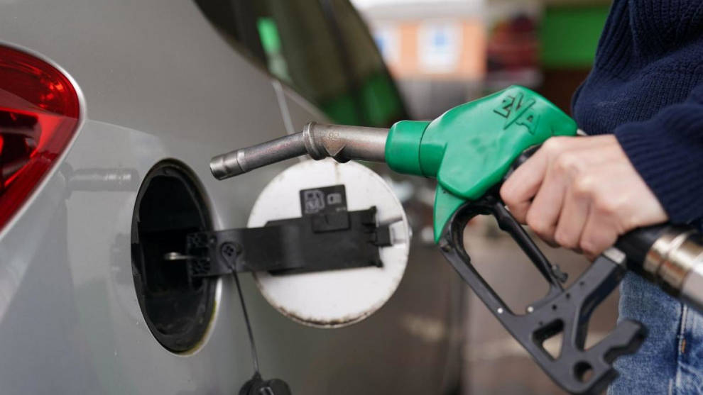 Los 20 céntimos de ayuda en gasolina valen cada vez menos