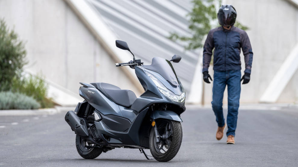 Honda PCX 125, la moto más vendida en abril de 2022 en España