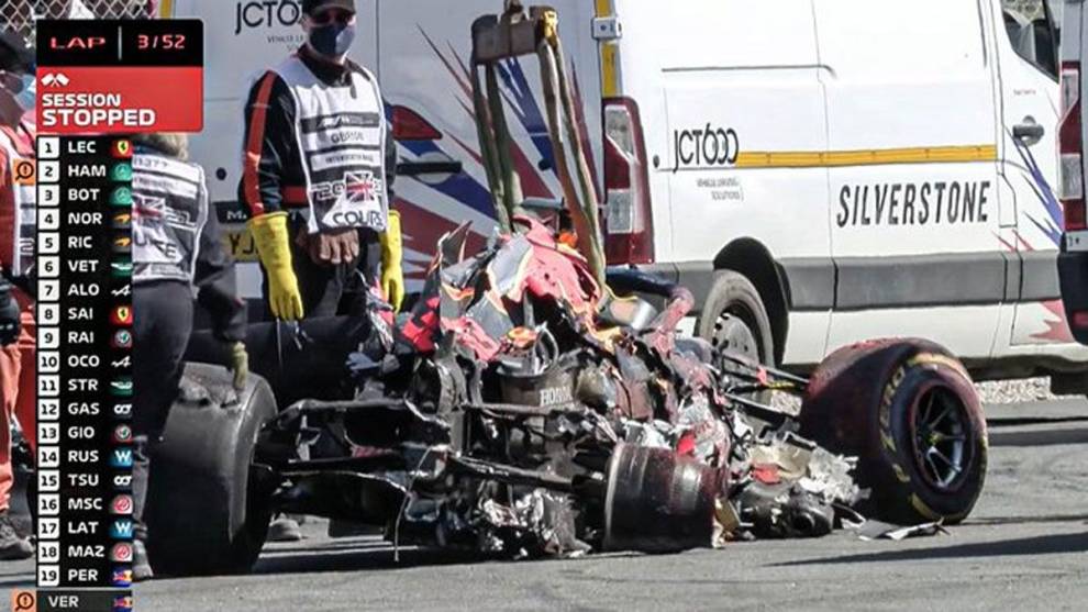 Verstappen, dolorido y su coche, 'siniestro total'