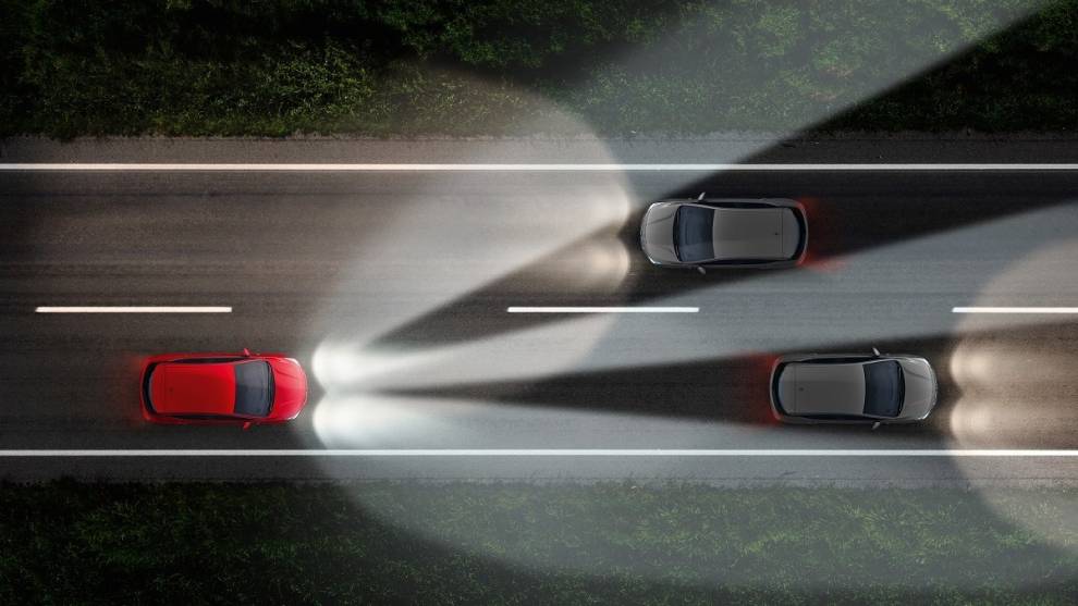 Opel convierte la noche en día gracias a sus innovadoras tecnologías de iluminación